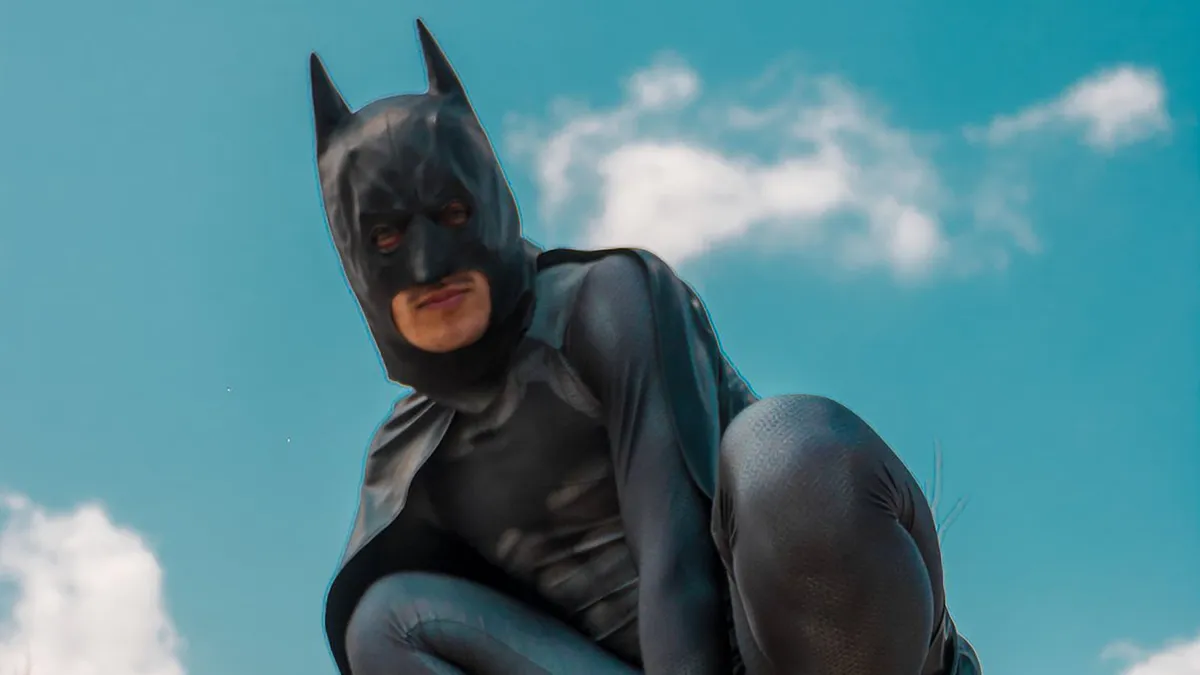 Önjelölt Batman járja Mexikó utcáit. 