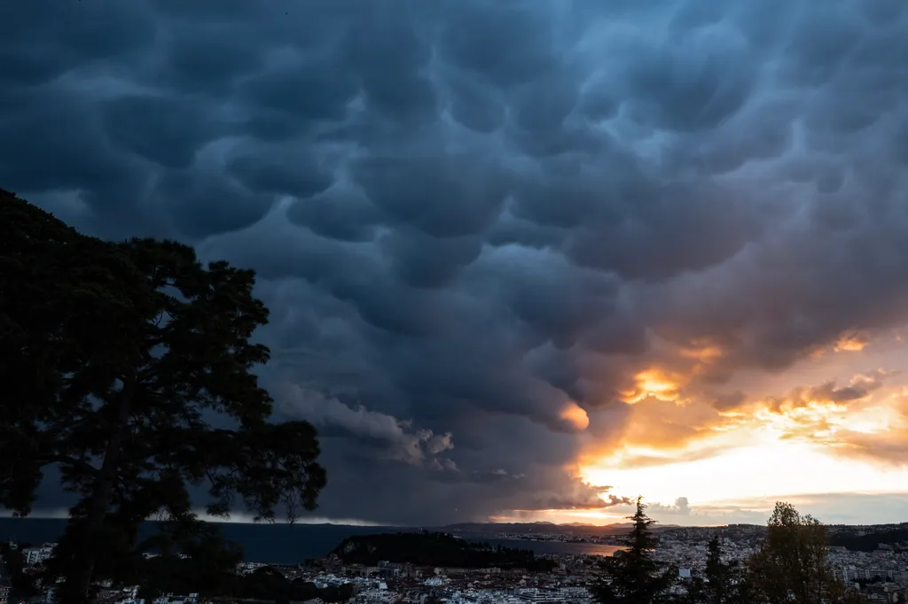 Mammatus felhők