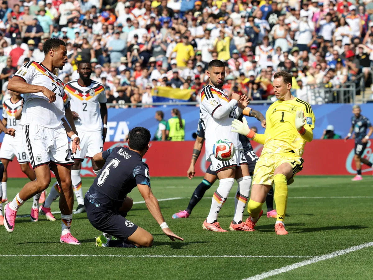 FOXBOROUGH, MASSACHUSETTS - JUNE 29: Manuel Neuer #1 of Germany makes a save against Junior Alonso #6 of Paraguay during the FIFA World Cup 2026 Round Of 32 match between Germany and Paraguay at Boston Stadium on June 29, 2026 in Foxborough, Massachusetts.   Alexander Hassenstein/Getty Images/AFP (Photo by ALEXANDER HASSENSTEIN / GETTY IMAGES NORTH AMERICA / Getty Images via AFP)