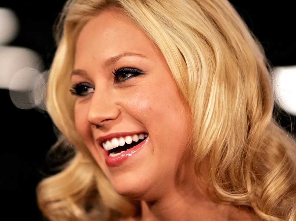 Anna Kurnyikova, AnnaKurnyikova,   HOLLYWOOD - FEBRUARY 28:  Tennis player Anna Kournikova arrives at the General Motors Ten event on February 28, 2006 in Hollywood, California.  (Photo by Frazer Harrison/Getty Images) *** Local Caption *** Anna Kournikov