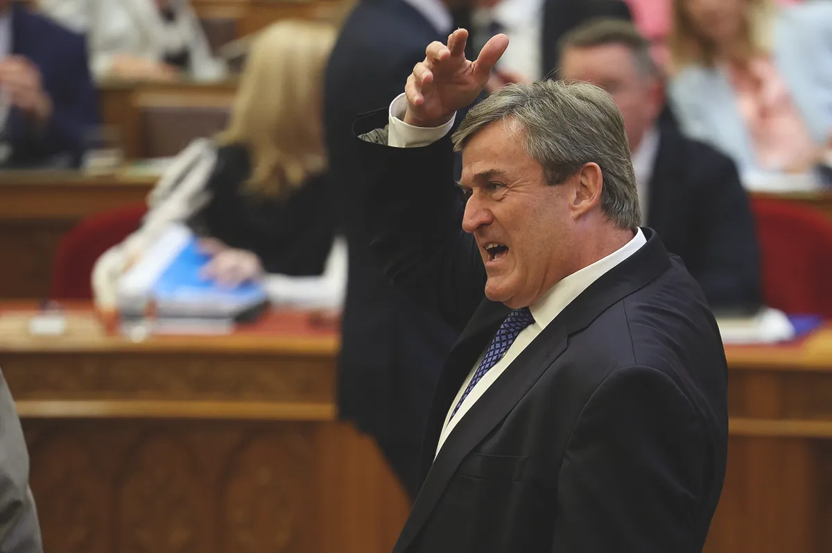 Bóka János szerint gázáremelést készít elő Kapitány István