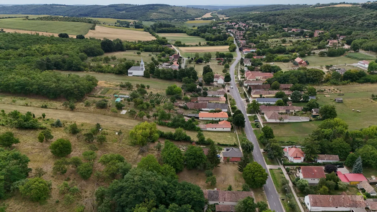 Falusiak költözzenek városba, a falvak elnéptelenednek.