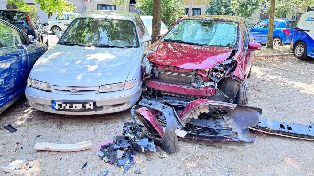 Ittas sofőr tört össze több autót egy parkolóban Debrecenben 