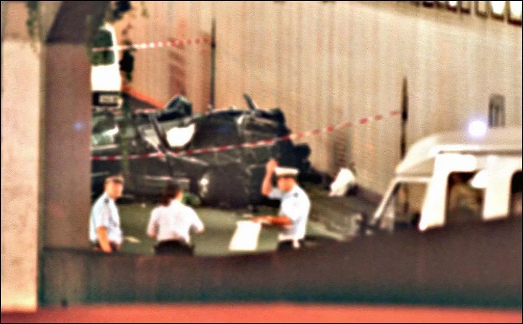 The wreckage of Princess Diana's car lies in a Paris tunnel 31 August. Diana was seriously injured and companion Dodi Al Fayed killed during the traffic accident in Paris 31 August. (Photo by JACK GUEZ / AFP)