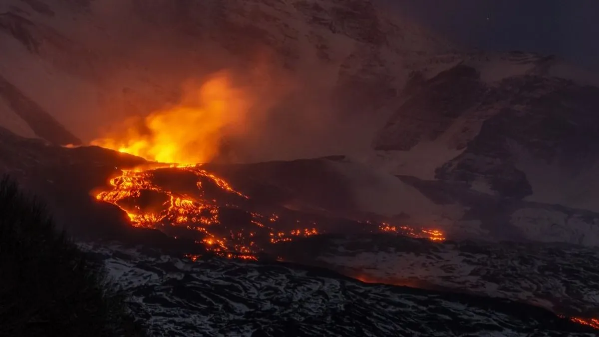 Újra kitört az Etna, lezárták Szicília legnagyobb repterét