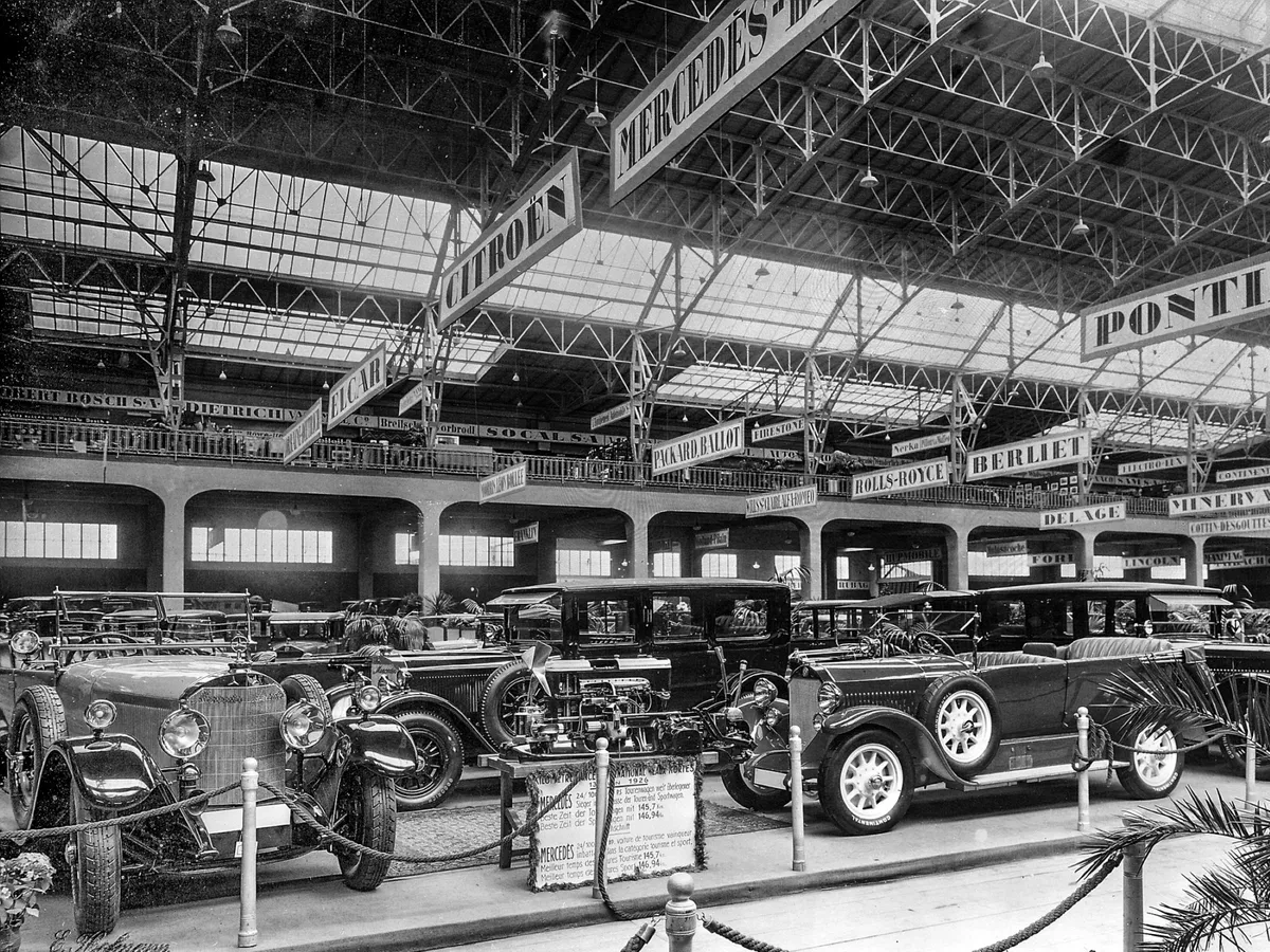 Már egy évvel az egyesülés előtt bejegyezték az új Mercedes-Benz márkanevet.
