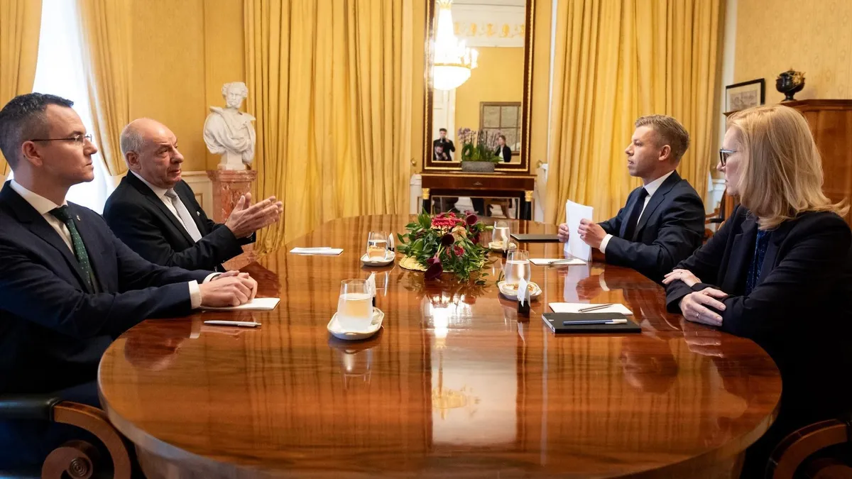 Sulyok Tamás: Politikai érdekek az Alaptörvény módosításában.