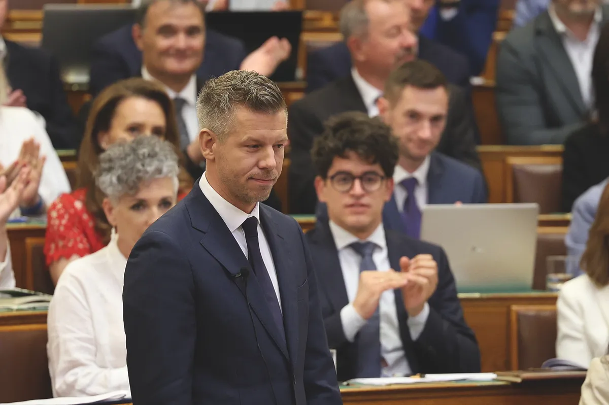 A hétfőn tartott rendkívüli ülésen Forsthoffer Ágnes Házelnök megvonta a szót Magyar Péter miniszterelnöktől (Fotó: Hatlaczki Balazs)