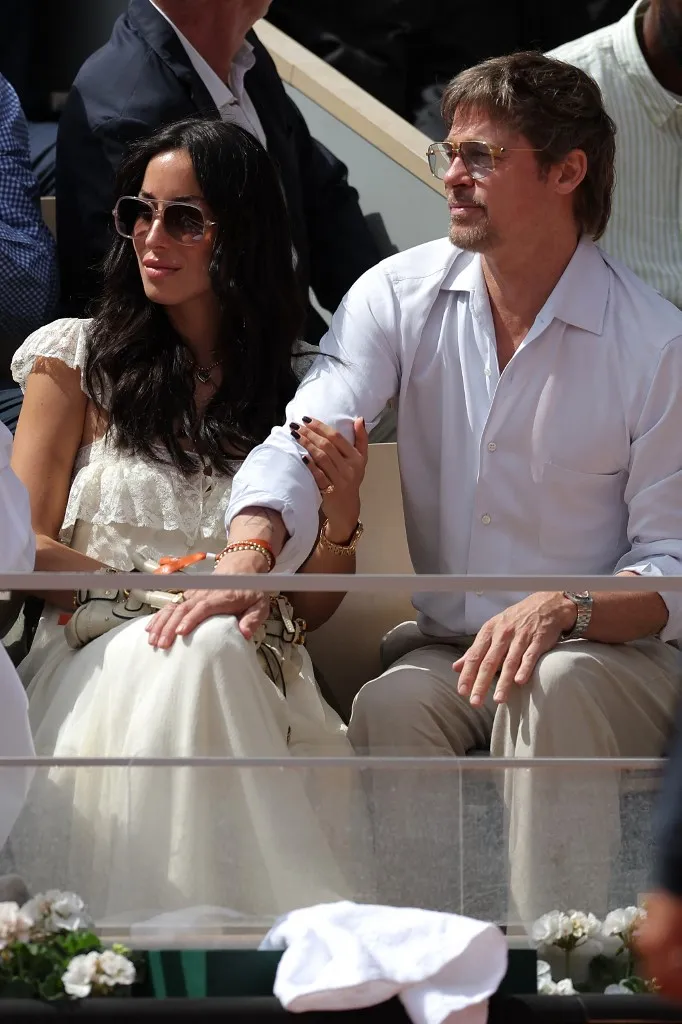 US actor Brad Pitt (R) and his partner US Ines de Ramon (L) watch the women's final singles match on Court Philippe-Chatrier on day 14 of the French Open tennis tournament at the Roland-Garros Complex in Paris on June 6, 2026. (Photo by Thomas SAMSON / AFP)