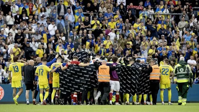 Sokk a stadionban: megmentette Eriksen életét a beültetett defibrillátor? — videó