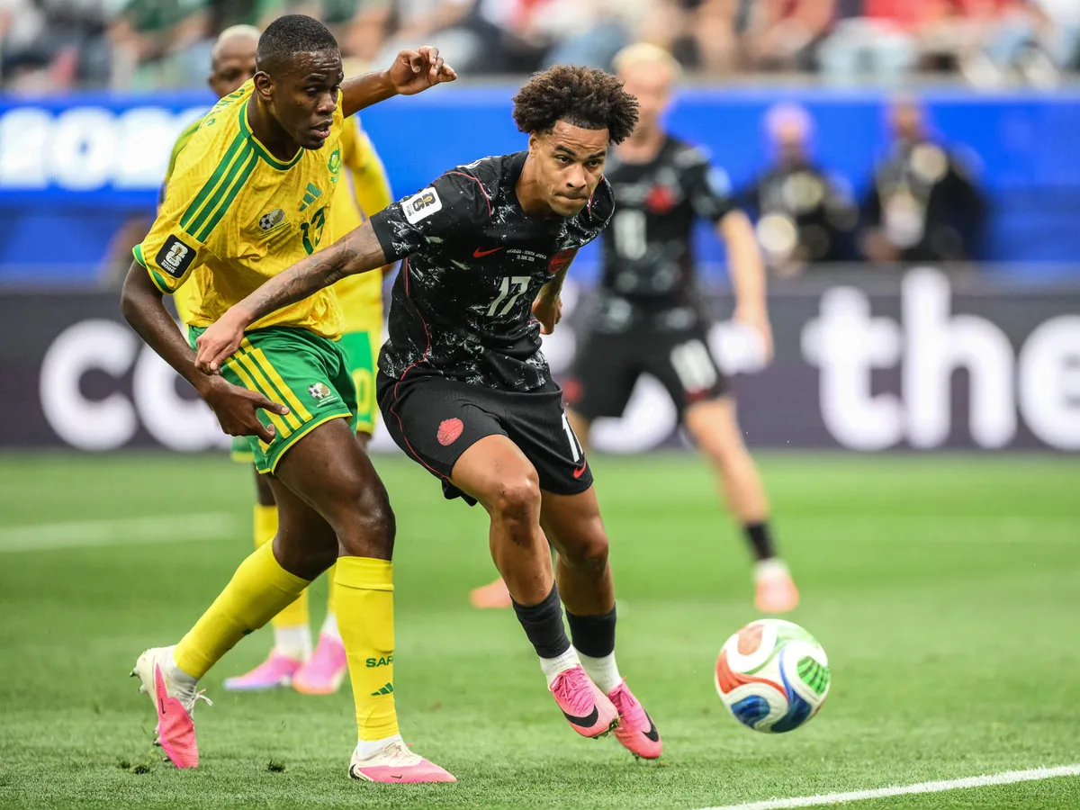 South Africa's midfielder #13 Sphephelo Sithole and Canada's midfielder #17 Tajon Buchanan fight for the ball during the 2026 World Cup round of 32 football match between South Africa and Canada at the Los Angeles Stadium in Inglewood on June 28, 2026. (Photo by Patrick T. Fallon / AFP)