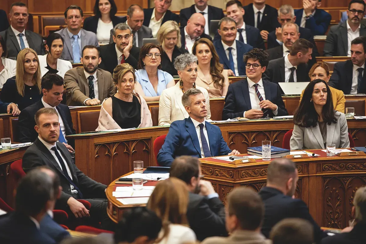 A keddi rendkívüli ülésen a tiszás többség megszavazta a Szuverenitásvédelmi Hivatal megszüntetését és a vármegyei közgyűlési elnökök illetményének megfelezését is (Fotó: Mediaworks)