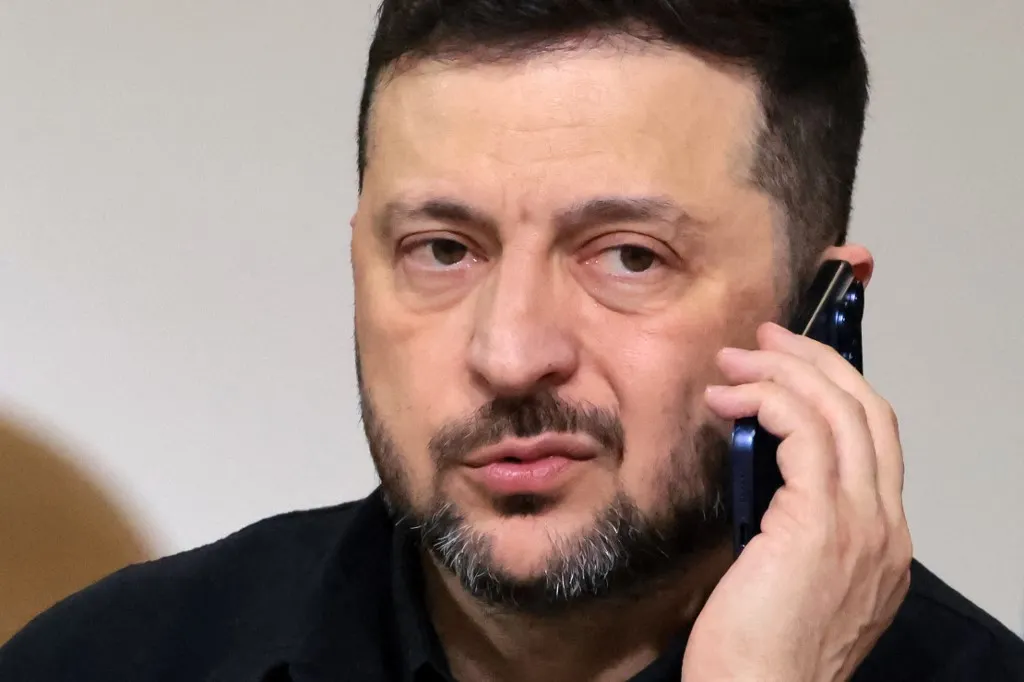 Volodimir Zelenszkij ukrán elnök.A függetlenség napján telefonon egyeztetett Trumppal, Ukraine's President Volodymyr Zelensky attends the 8th European Political Community (EPC) summit in Yerevan on May 4, 2026. (Photo by Ludovic MARIN / AFP)