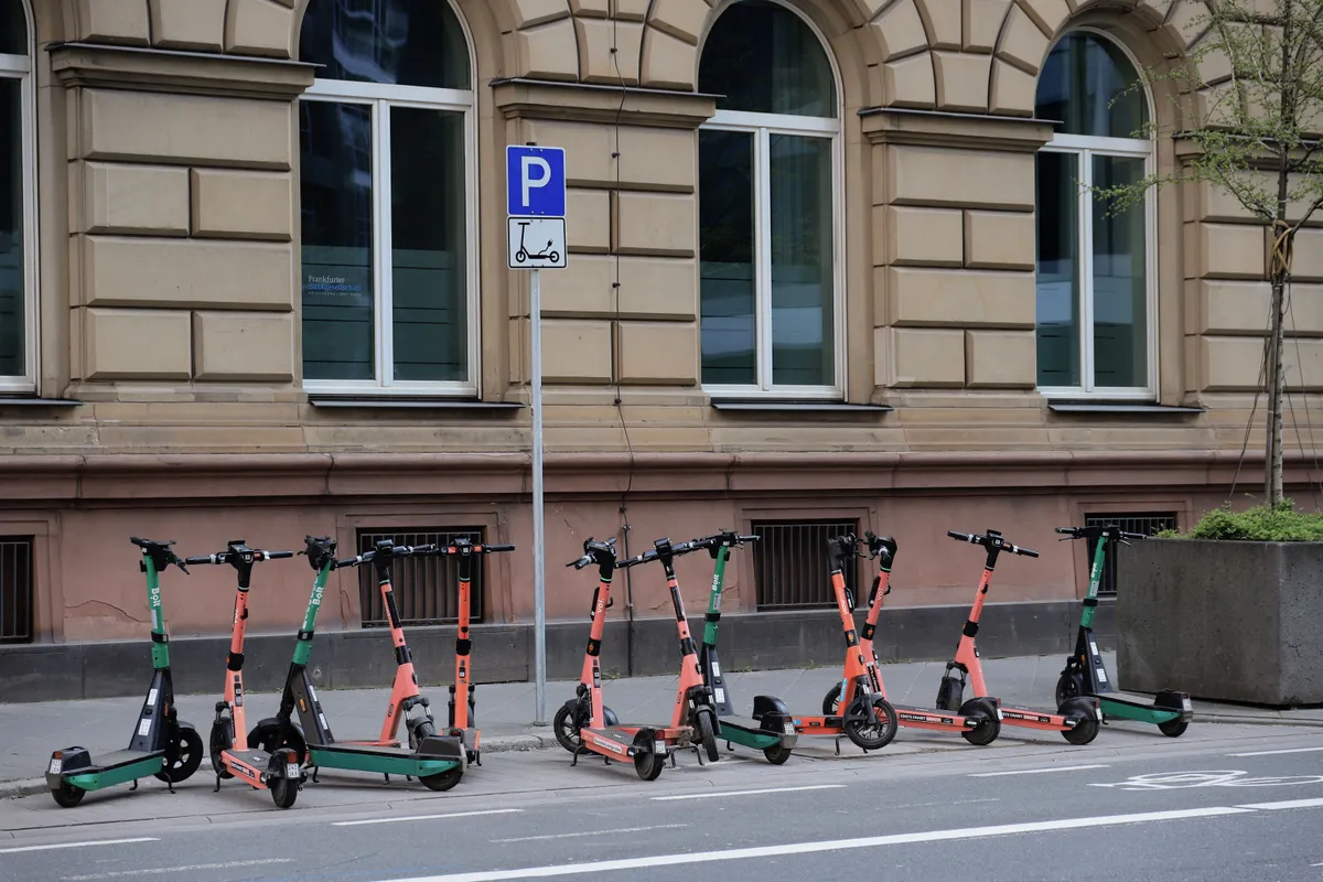 Az utóbbi években egyre több balesetet okoznak az elektromos rollerek, a kormány lépni tervez az ügyben (Fotó: Pexels)
