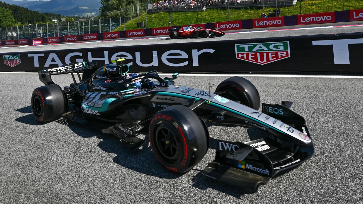 Antonelli nyerte a Q1-et a Forma-1-es időmérőn Ausztriában, ahol a végén Verstappen kiesett