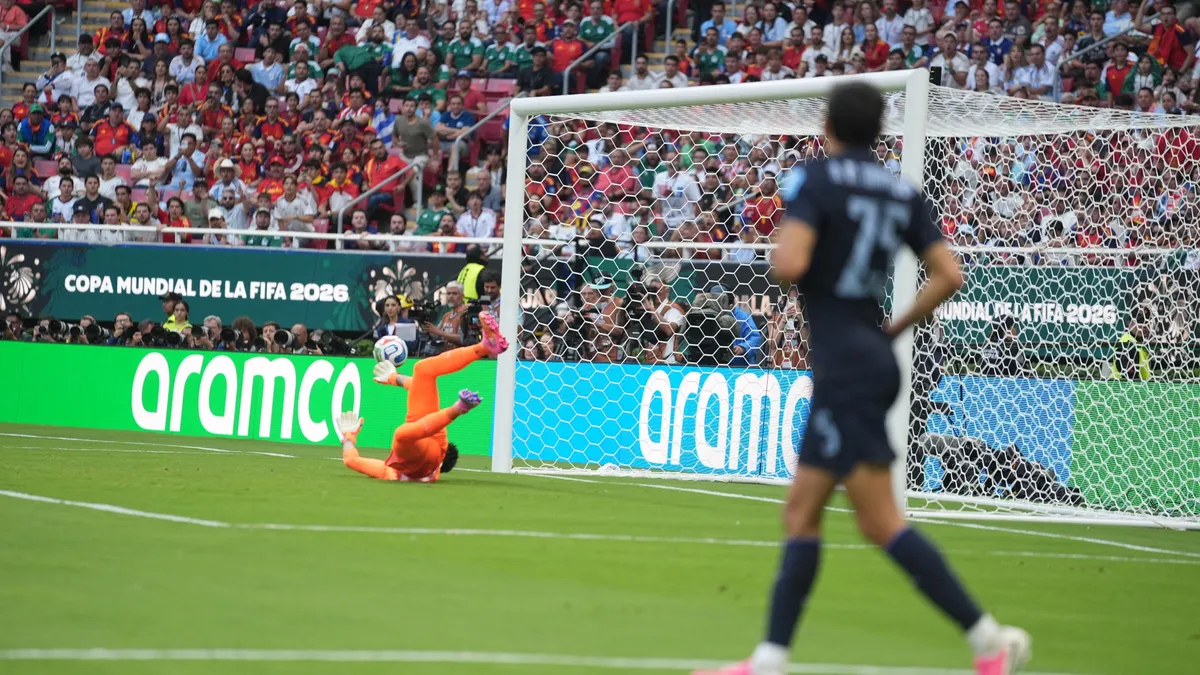Fernando Muslera maga kérte a lecserélését a foci-vb-n