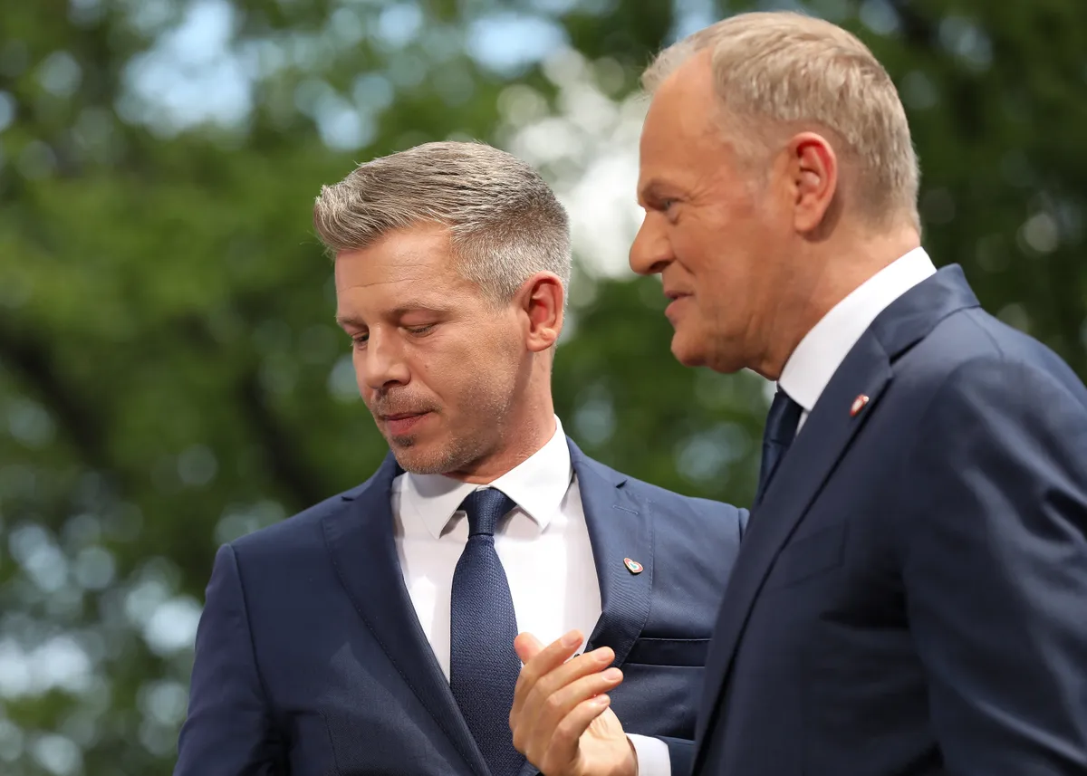 M3-as buszbaleset: Magyar Péter telefonon beszélt Donald Tuskkal