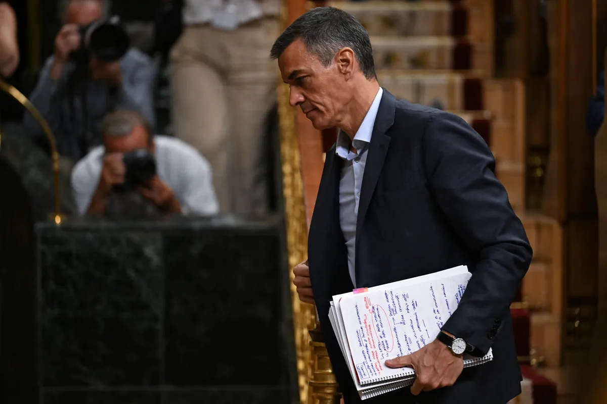 A spanyol miniszterelnök terel a korrupciós botrányok kapcsán, azonban ez egyre nehezebb, miután már feleségét is vizsgálják