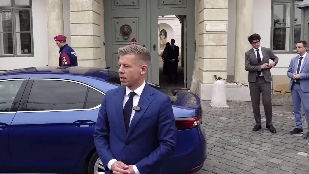 Korózs Lajos támogatja Magyar Péter kommunista módszereit.