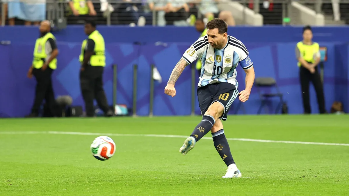 Lionel Messi előbb megjárta a poklot, majd történelmet írt Ausztria ellen