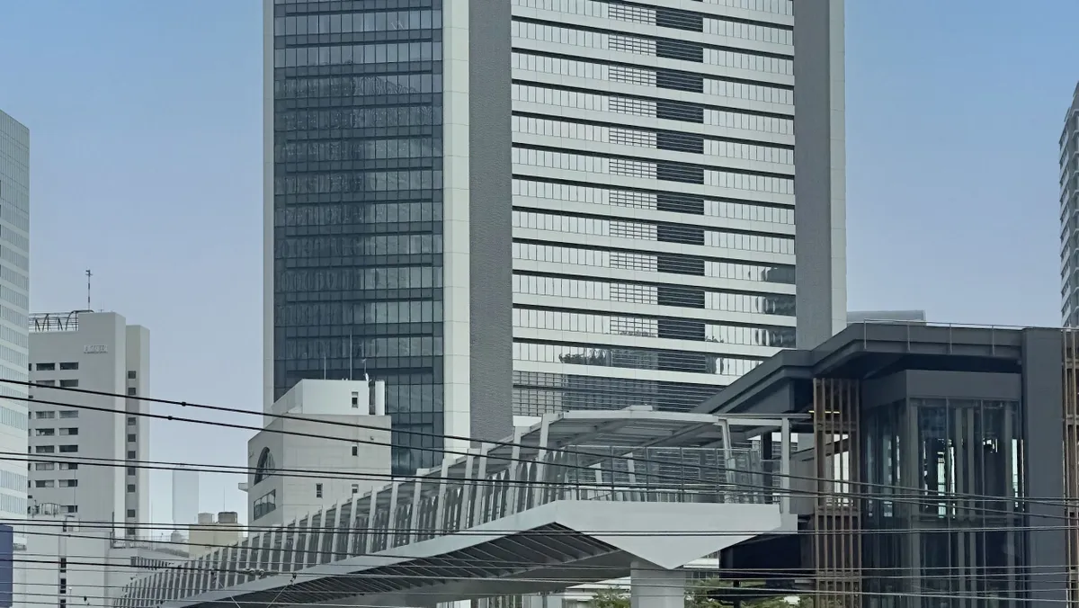 A SoftBank székhelye Tokióban, Toyota