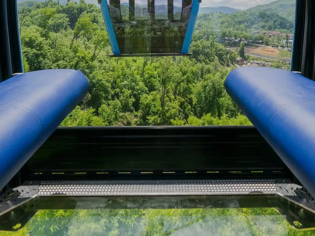 Anakeesta, a világ első teljesen üvegfalú és üvegpadlós kabinos felvonója, The Crystal Express, TheCrystalExpress