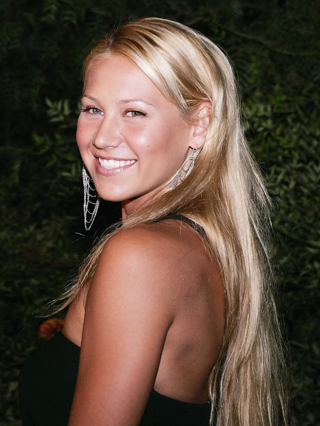Anna Kurnyikova, AnnaKurnyikova, NEWPORT BEACH, CALIFORNIA - OCTOBER 10:  Tennis player Anna Kournikova arrives for the 3rd Annual "An Enduring Vision" Charity Gala, a fund raising collabaration between the Elton John AIDS Foundation, National AIDS Fund a
