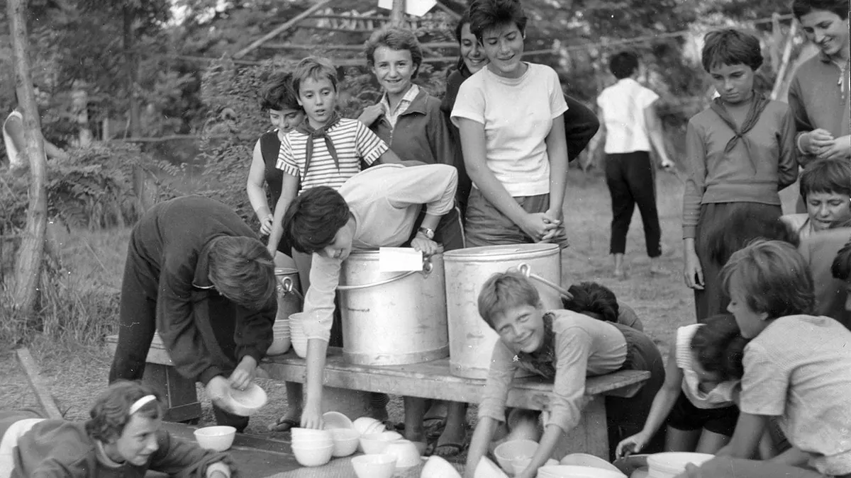 100 év alatt az úttörőtáborok helyébe a bróker, az alkalmazásfejlesztő és TikTok-táborok léptek. 1968 – Diósjenő