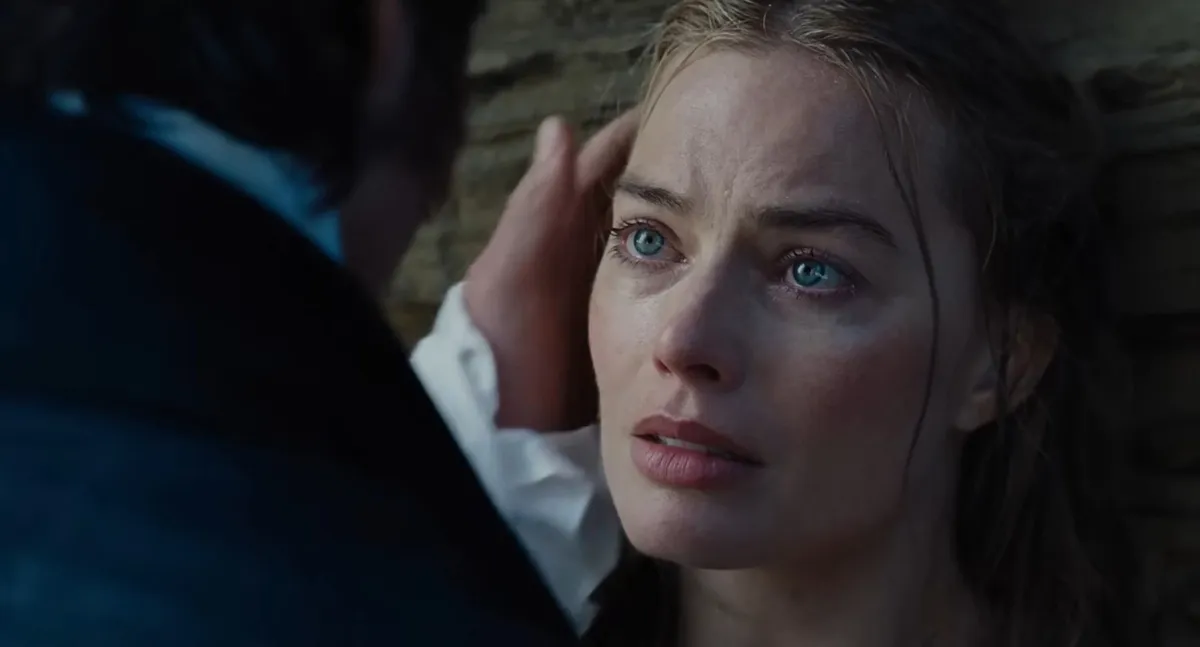Jacob Elordi és Margot Robbie az Üvöltő szelek főszerepében.