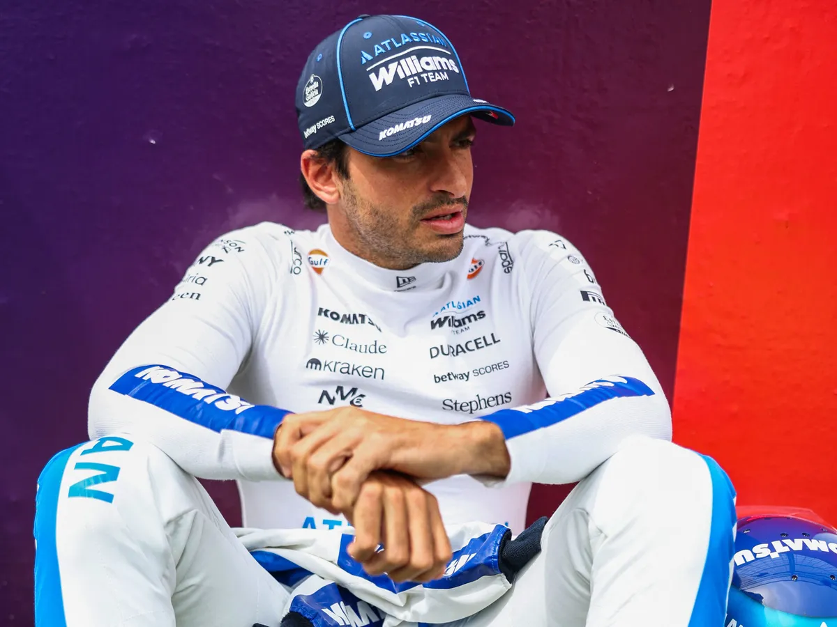 Újabb csavar jöhet a Forma–1-ben: Carlos Sainz a Red Bull ülésére pályázik?