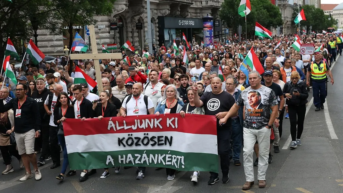 Fiatal patrióták ezrei tüntettek a migráció ellen - ORIGO