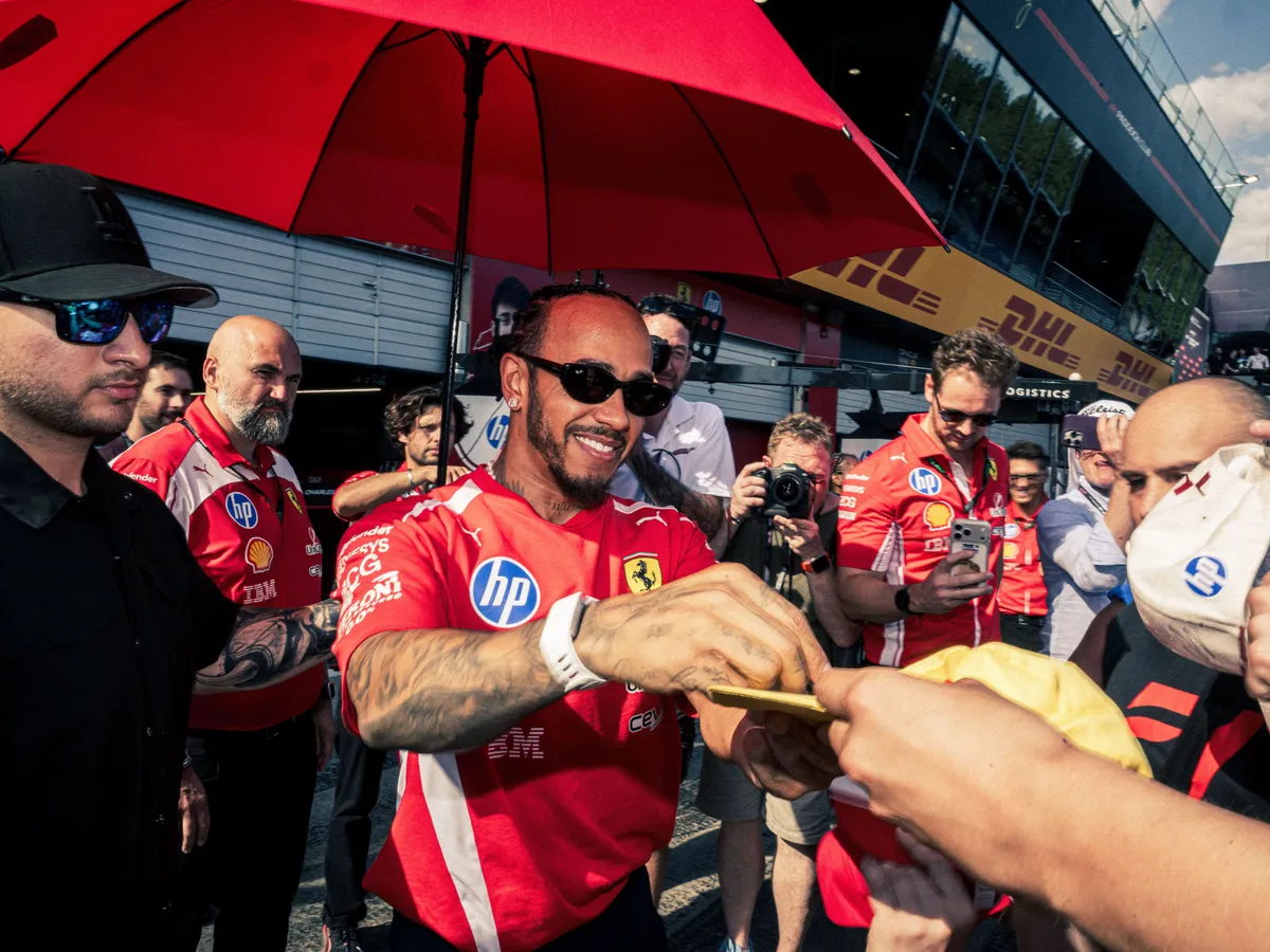 Lewis Hamilton szétszedték a szurkolók Ausztriában 