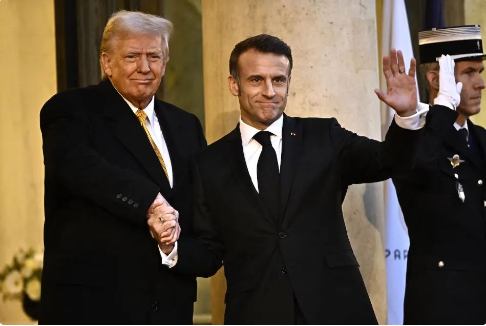 Donald Trump elfogadta a francia elnök szerdai vacsorameghívását a versailles-i kastélyba (Fotó: Julien De Rosa/AFP via Getty Images)