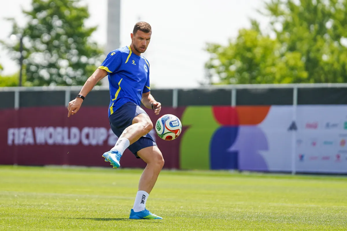 Edin Dzeko hat selejtezős góllal, majd az olaszok elleni drámai pótselejtezős szétlövés kiharcolásával juttatta ki hazáját a foci-vb-re. Fotó: EYEPIX / NurPhoto
