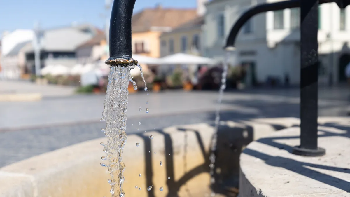 A rendkívüli hőség miatt ideiglenes ivókutakat is üzembe helyeznek.