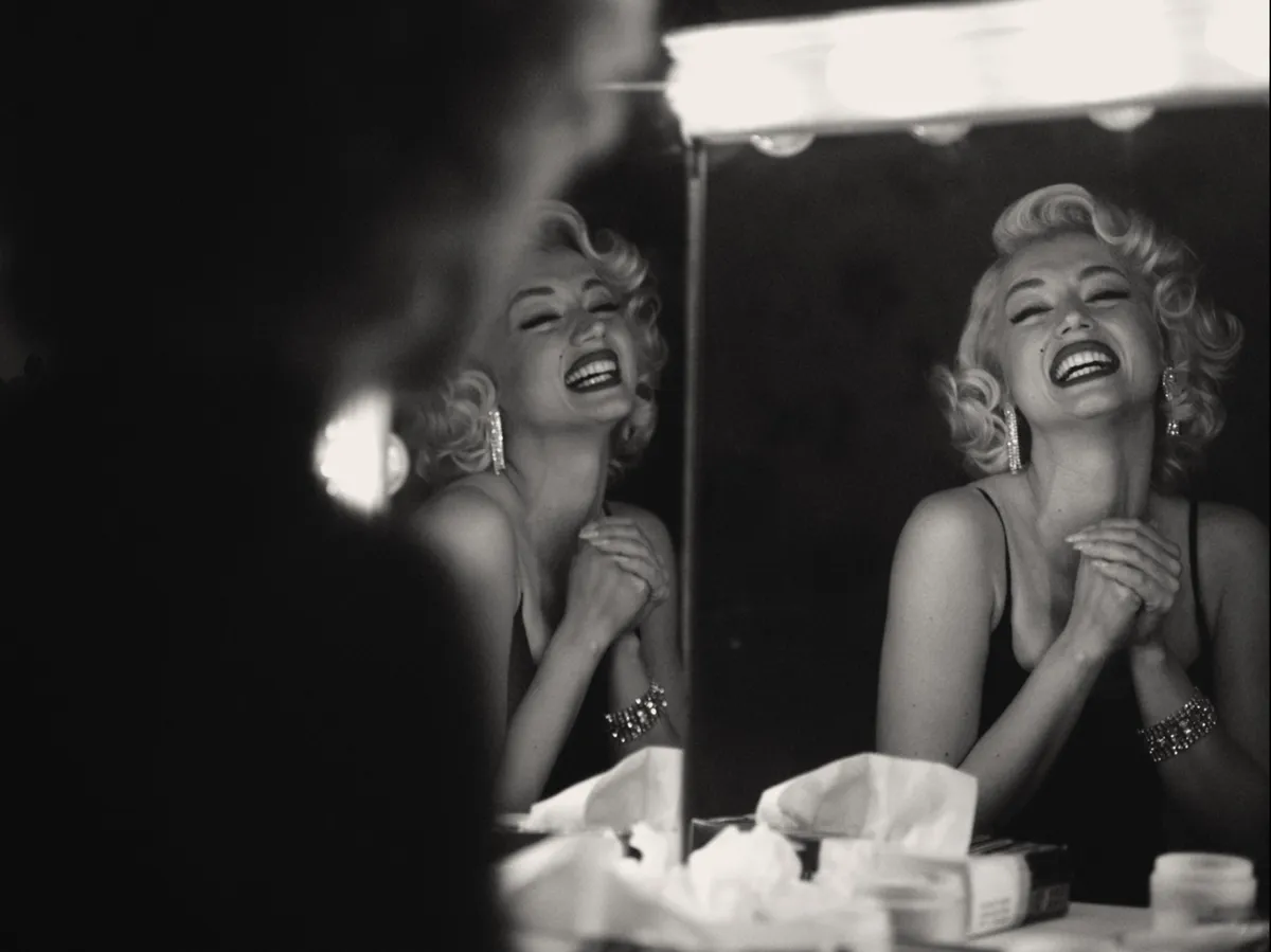 Ana de Armas Marilyn Monroe szerepében a Blonde című filmben.