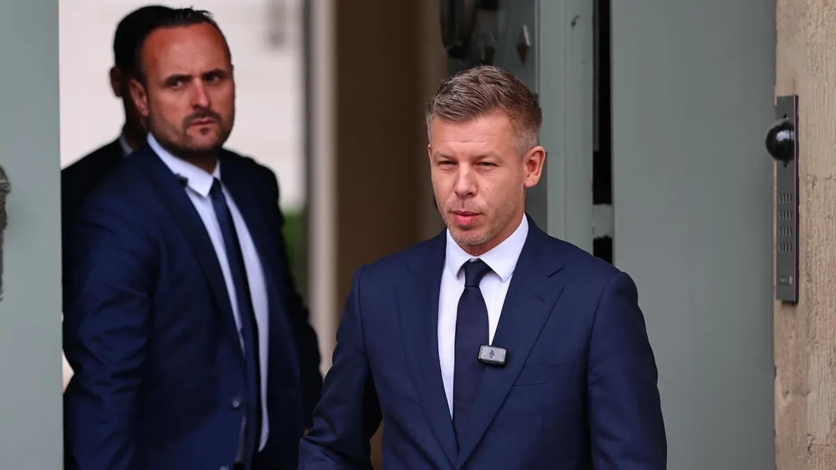Magyar Péter jogászként nincs tisztában az államformával.