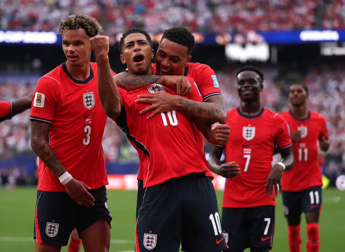 Bellinghamet ünneplik a társai a Panama elleni meccsen a foci-vb-n