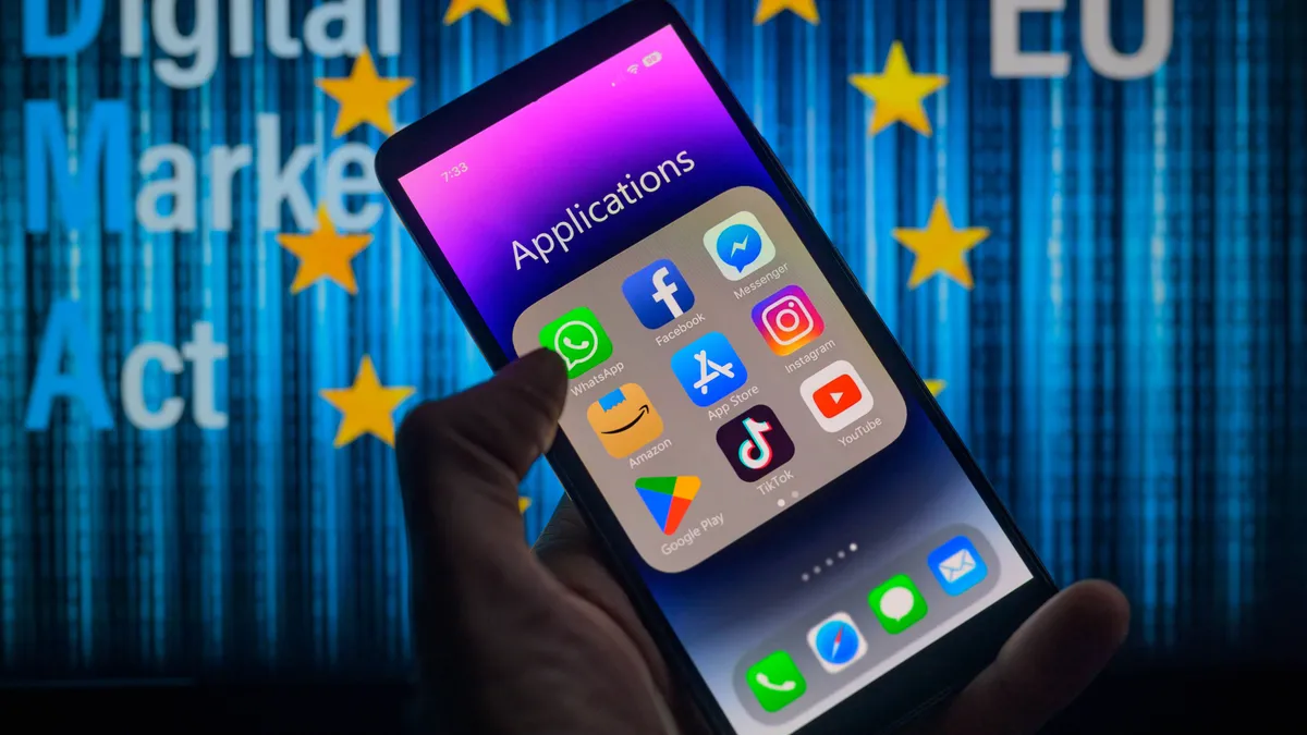  Végtelen görgetés, ami ráncokat okoz - Itt az új szépséggyilkos, a TikTok-arc