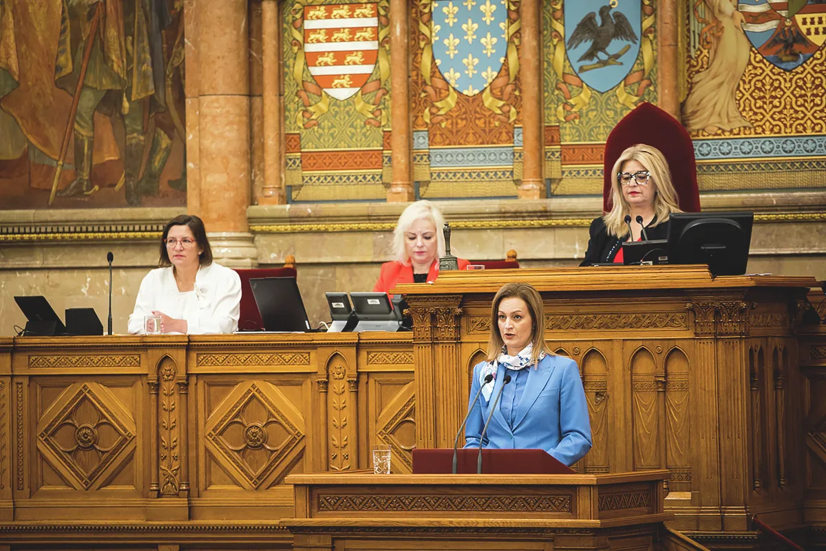 Forsthoffer Ágnes a parlament rendkívüli ülésén