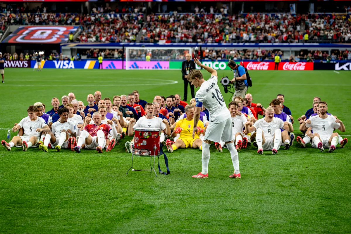 Martin Odegaard of Norway leads the Viking Row during the 2026 World Cup match between Ivory Coast and Norway at Dallas Stadium on June 30, 2026, in Dallas, United States. (Photo by Stefan Koops/EYE4IMAGES/NurPhoto via Getty Images)