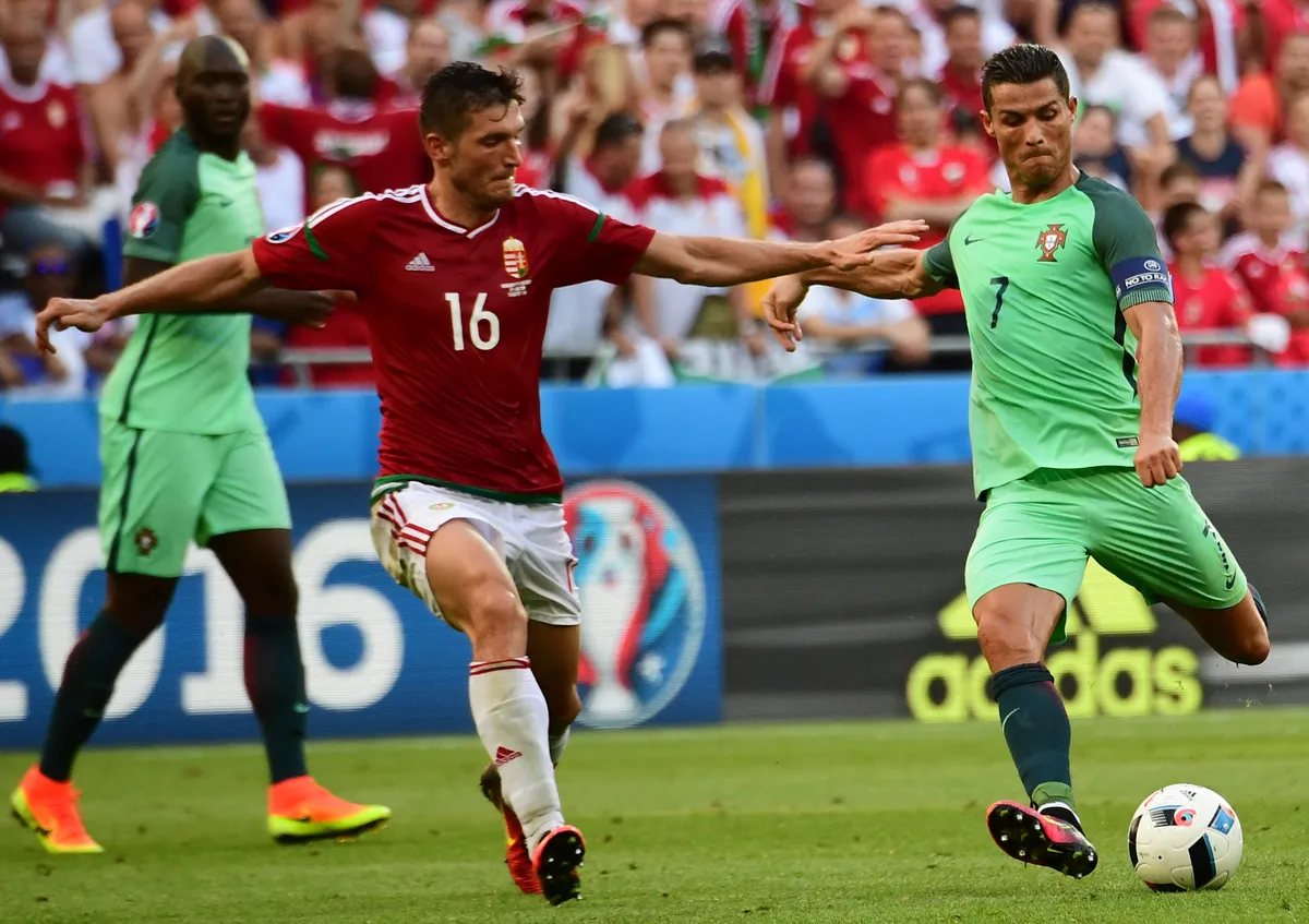 Pintér Ádám és Cristiano Ronaldo a 2016-os Európa-bajnokság csoportmérkőzésén