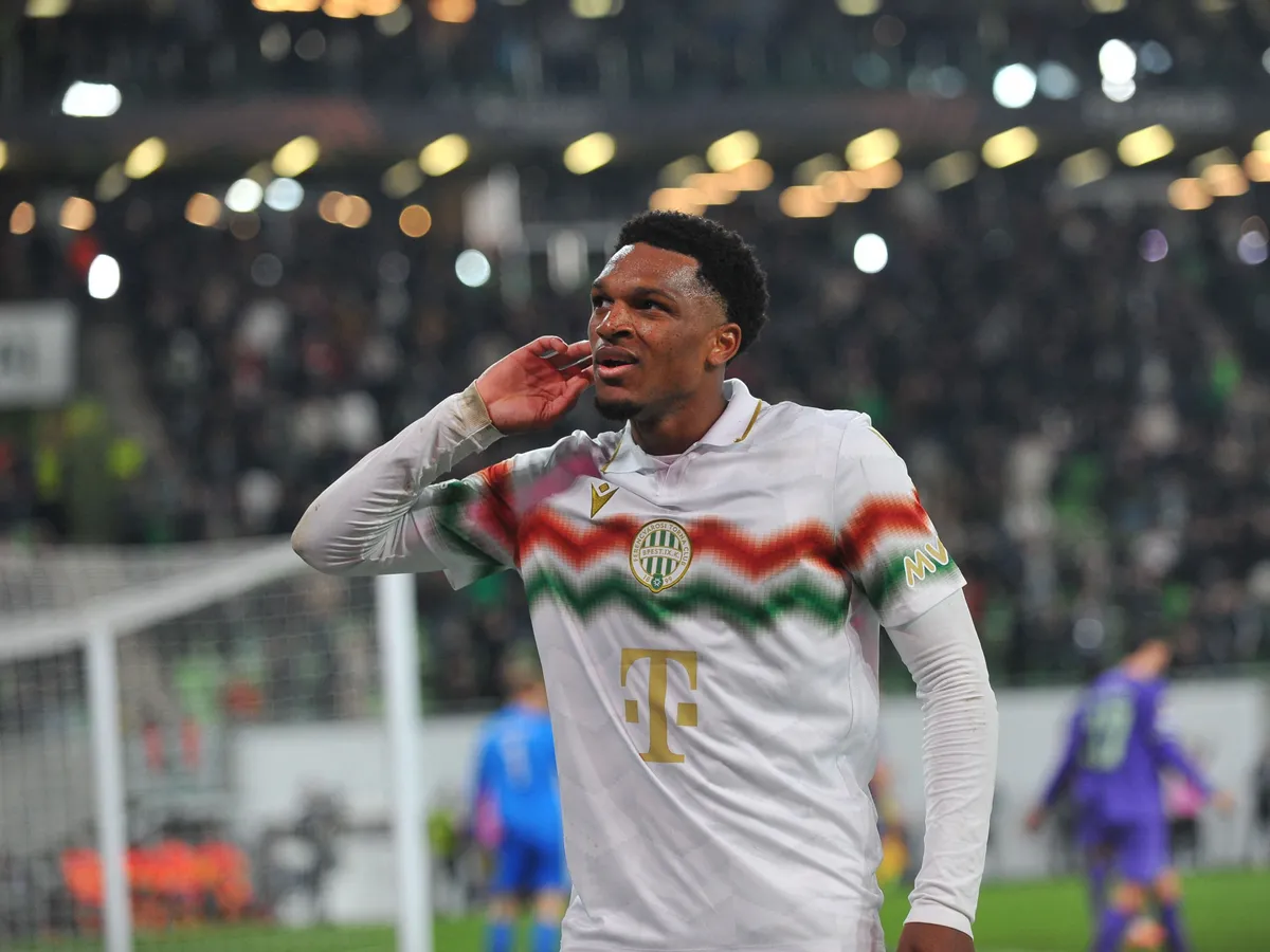 Lenny Joseph of Ferencvaros celebrates with players of Ferencvaros after scoring in the Europa League round of 16 first leg match between Ferencvarosi TC and SV Braga in Budapest, Hungary, on March 12. (Photo by Balint Szentgallay/NurPhoto) (Photo by Balint Szentgallay / NurPhoto via AFP)