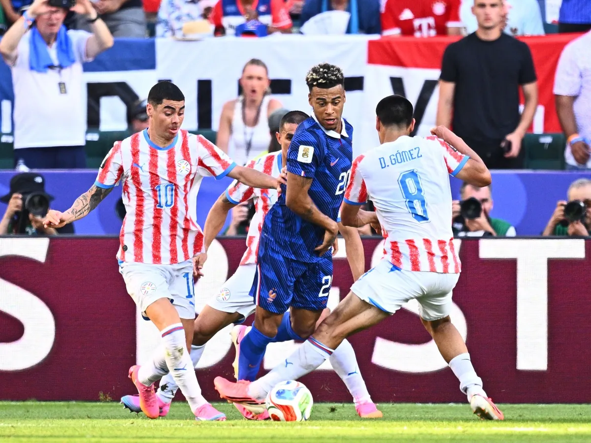 04 July 2026, United States, Philadelphia: Soccer, Men, 2026 World Cup, Paraguay vs. France, Knockout Stage, Round of 16, Philadelphia Stadium: Désiré Doué (France) is fouled in the penalty area by Diego Gomez (Paraguay). A penalty kick is awarded. PLEASE NOTE: In accordance with FIFA regulations, these images may be used exclusively for editorial purposes. Commercial use is prohibited. Furthermore, no video-like sequences may be created, and no alterations may be made to the image, either in the foreground or the background. Photo: Tom Weller/dpa (Photo by Tom Weller/picture alliance via Getty Images)