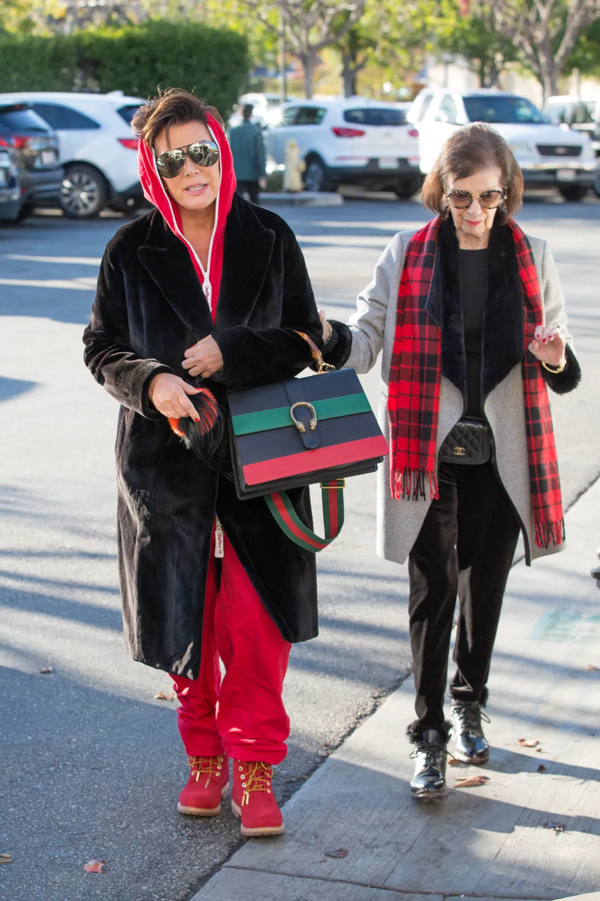 Kris Jenner édesanyja, Mary Jo Campbell társaságában. Az asszony halálát most jelentették be