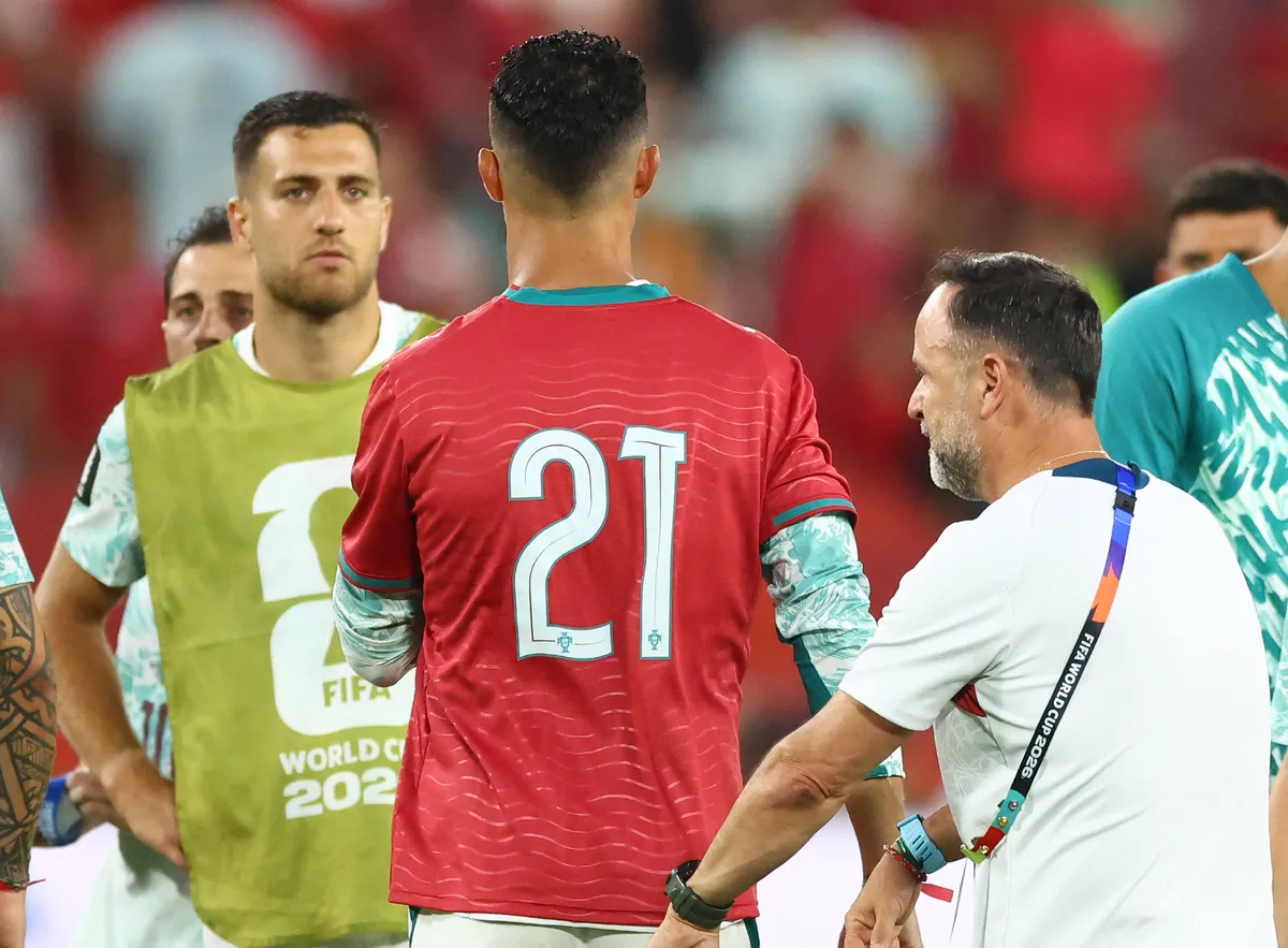Cristiano Ronaldo Diogo Jota 21-es számú mezében