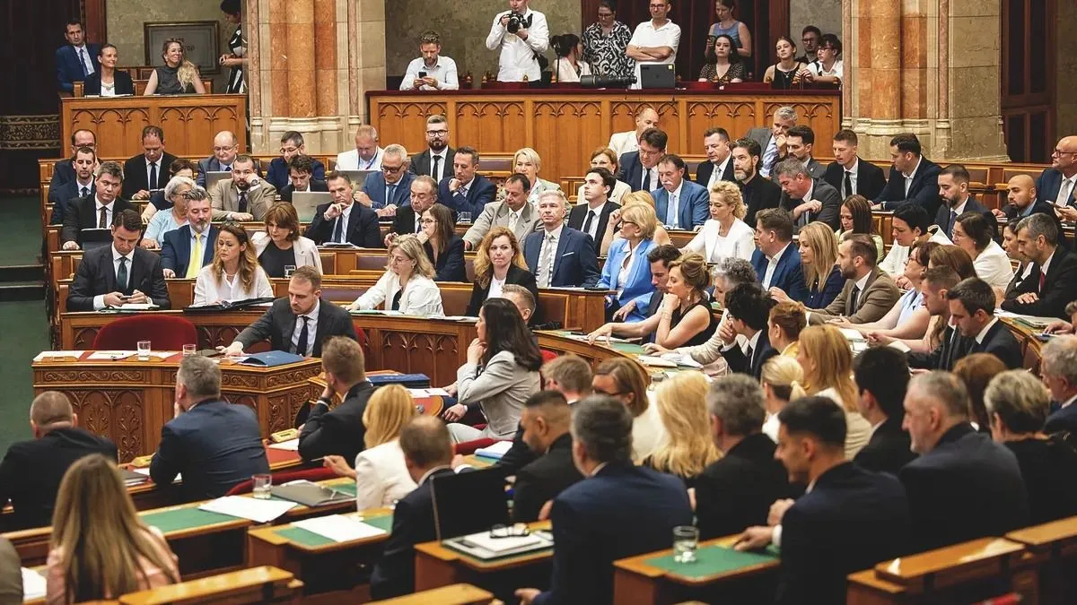 Rendkívüli ülésen döntenek Sulyok Tamás sorsáról.