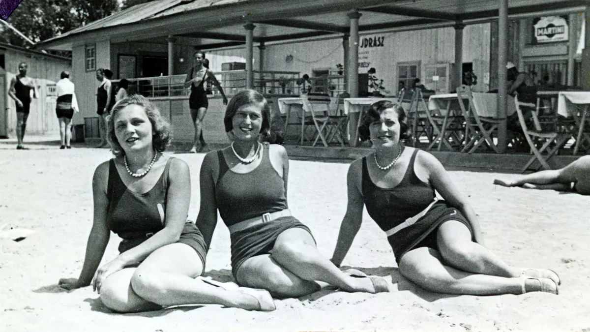 Retró fotó 1930-ból: strandolók Siófokon