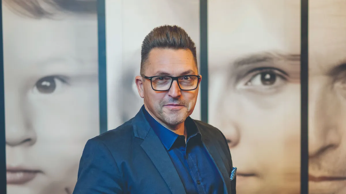 Kovács Ákos egy szegedi rendezvényen idézte fel betegsége felismerését, a műtét előtti félelmeit és azt, hogyan erősödött meg a hite., Hétfői hot! címlap feltöltésÁkosLipta Claudia és Pataki ÁdámTilos 2026.07.08 előtt használni!!