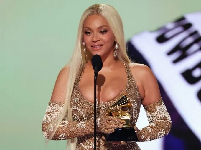 LOS ANGELES, CALIFORNIA - FEBRUARY 02: Beyoncé accepts the Best Country Album award for "COWBOY CARTER" onstage during the 67th Annual GRAMMY Awards at Crypto.com Arena on February 02, 2025 in Los Angeles, California.   Kevin Winter/Getty Images for The Recording Academy/AFP (Photo by KEVIN WINTER / GETTY IMAGES NORTH AMERICA / Getty Images via AFP)